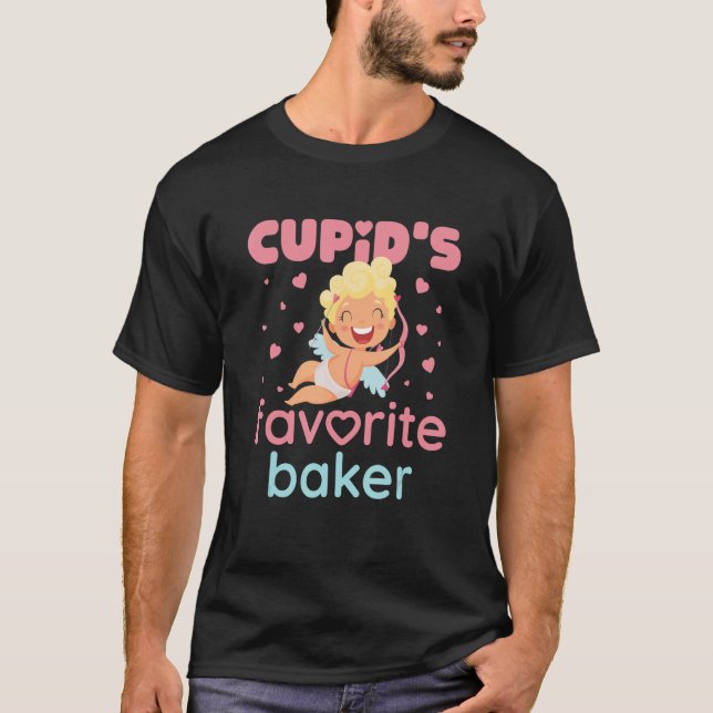 Cupid's Favorite Baker Cute Valentine's Day T Shirt (Framsida)