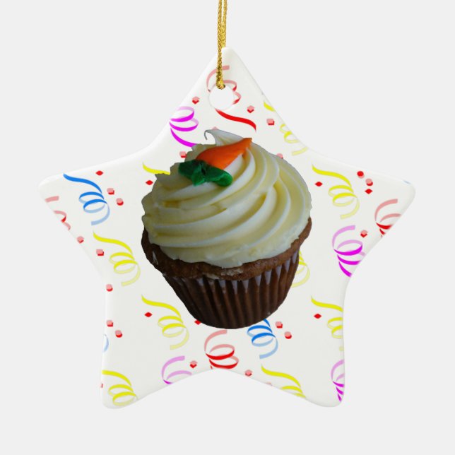 Cupkaka av morot med konfetti julgransprydnad keramik (Framsidan)