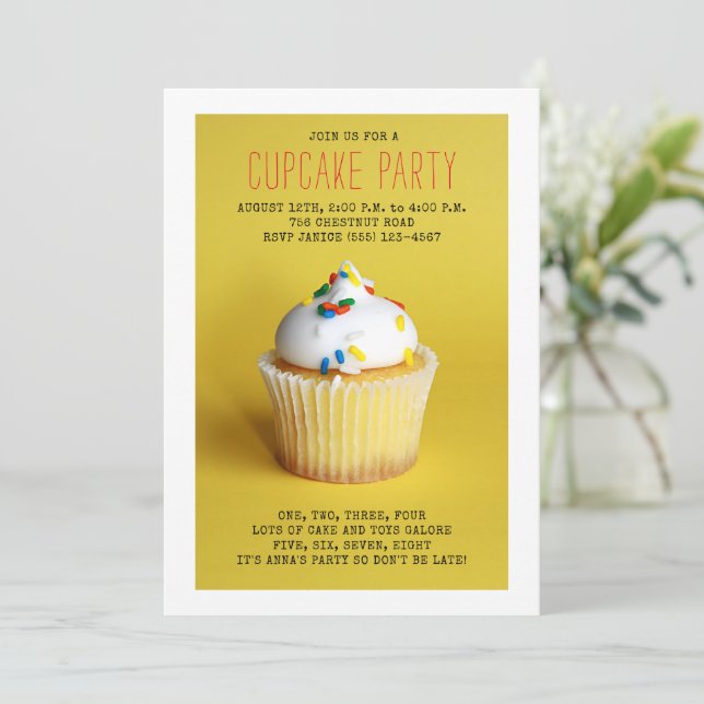 Cupkaka Birthday Inbjudningar (Stående Fram)