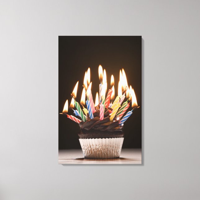 Cupkaka med födelsedagsljus canvastryck (Framsida)