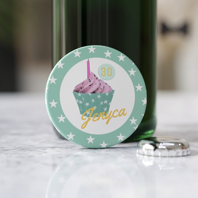 Cupkaka Monogram Flaska-öppnare Flasköppnare (Add your name and age to this cute birthday cupcake bottle opener)