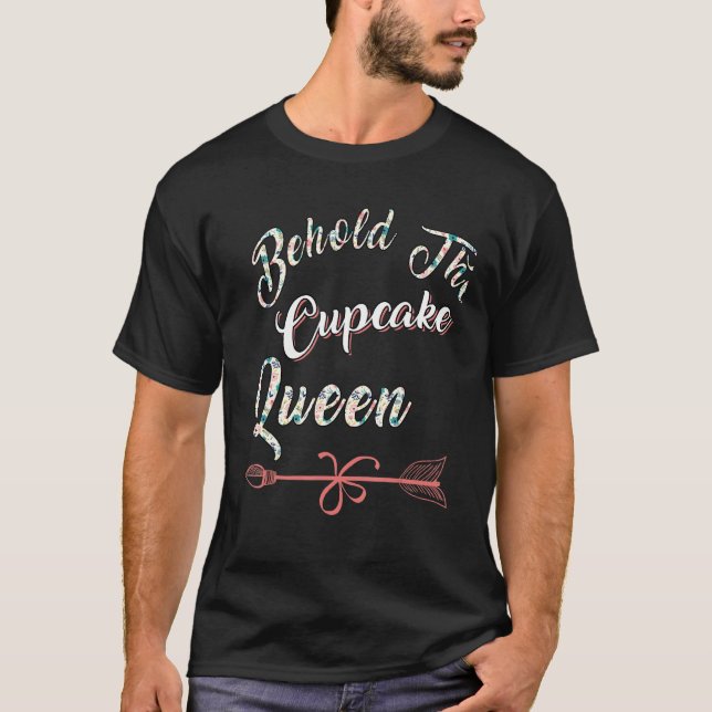 Cuptårta Queen Baker Cute Joke T Shirt (Framsida)