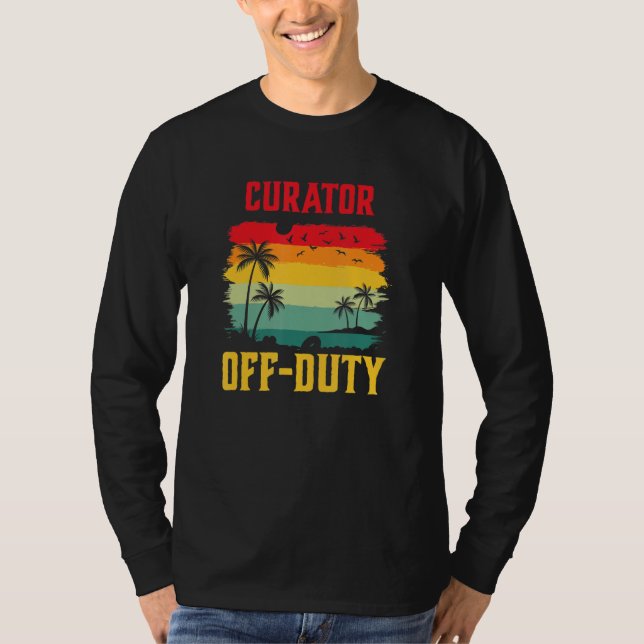 Curator On Holiday Off Duty  Summer Break Outfit T Shirt (Framsida)