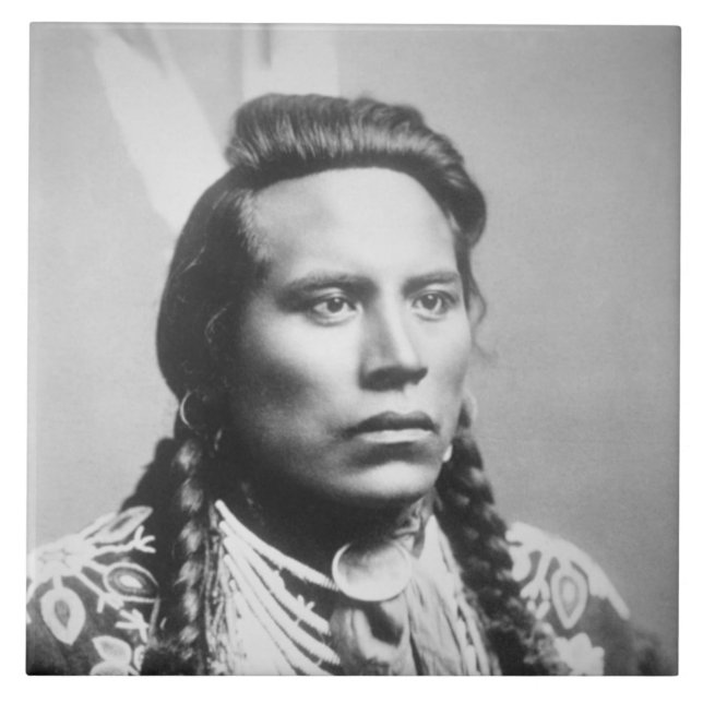 Curley av kråkastammen, en av Custers spanar Kakelplatta (Framsidan)