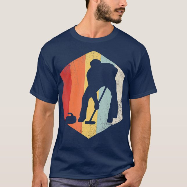Curling Player Retro Distress Sports Älskare T Shirt (Framsida)