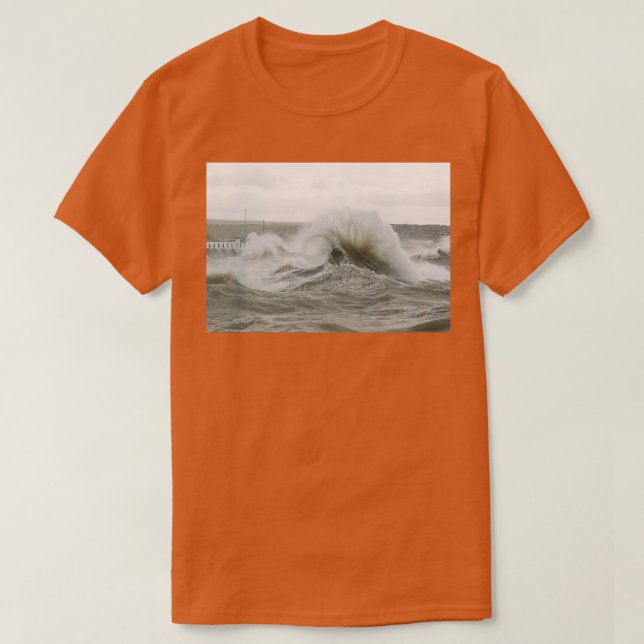 Curling Wave Spray vid Newhaven Harbor T Shirt (Design framsida)