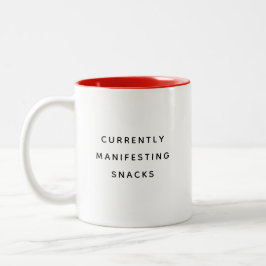 Currently Manifesting Snacks Happy Humorous Mug Två-Tonad Mugg
