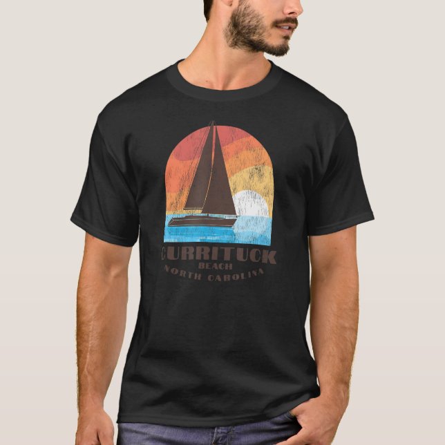 Currituck Beach, NC Vacationing Sailboating Sunris T Shirt (Framsida)