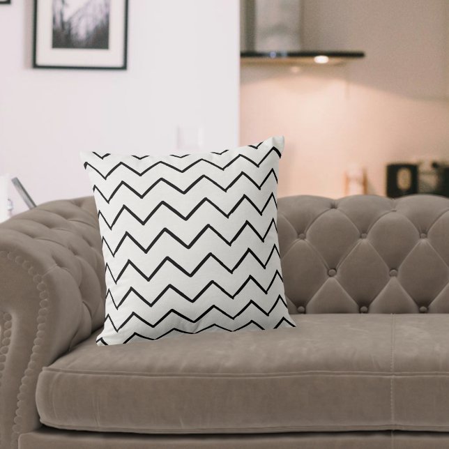 Cushion zigzag, black and white cushion, modern  kudde (Skapare uppladdad)