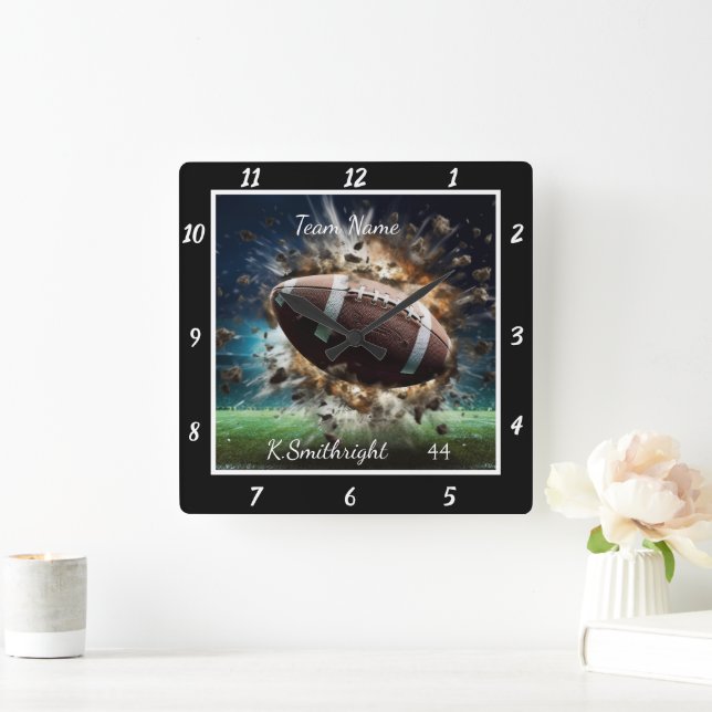 Custom Action Football  Fyrkantig Klocka (Hem)