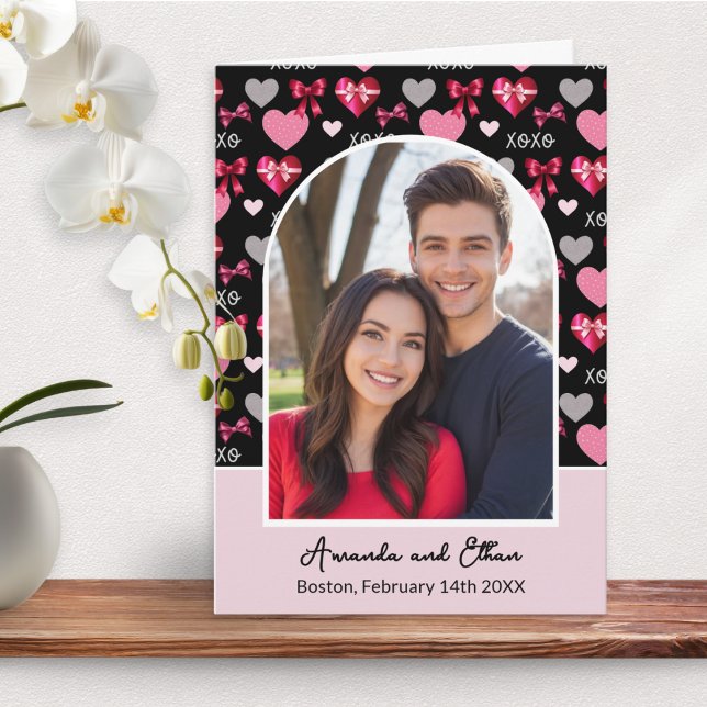 Custom Arch Photo Bows and Hearts Valentine's Day Kort (A modern Valentine's Day card with photo in an arch shape, personalized text, and hearts and bows)