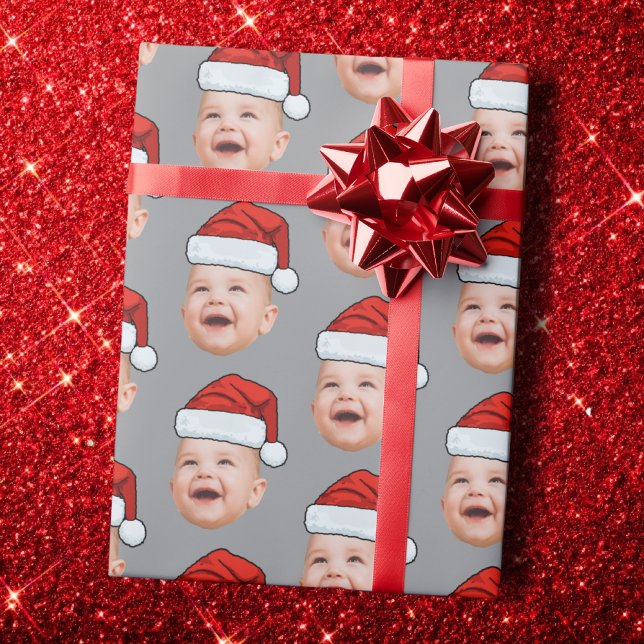 Custom Baby Face Photo Santa Hat Christmas Presentpapper (Skapare uppladdad)