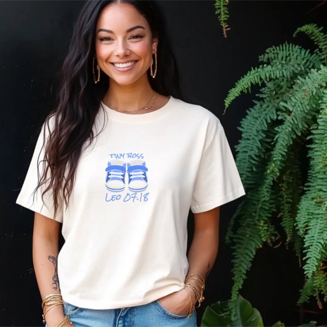 Custom Baby Name Booties Maternity T-Shirt (Skapare uppladdad)