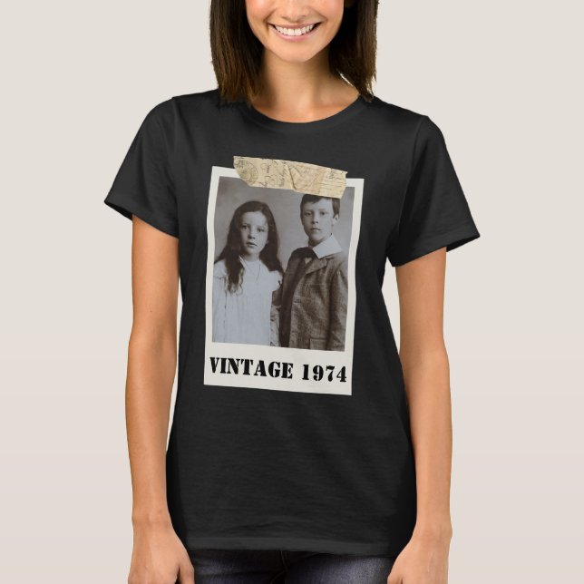 Custom Childhood Photo & Year Vintage Personalized T Shirt (Framsida)