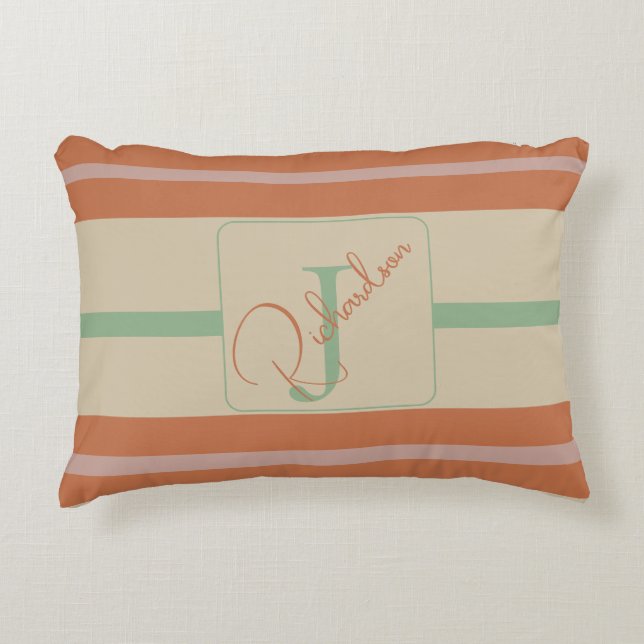 Custom Coral Sage Stripe Monogram Boho Pastel Chi Prydnadskudde (Framsidan)