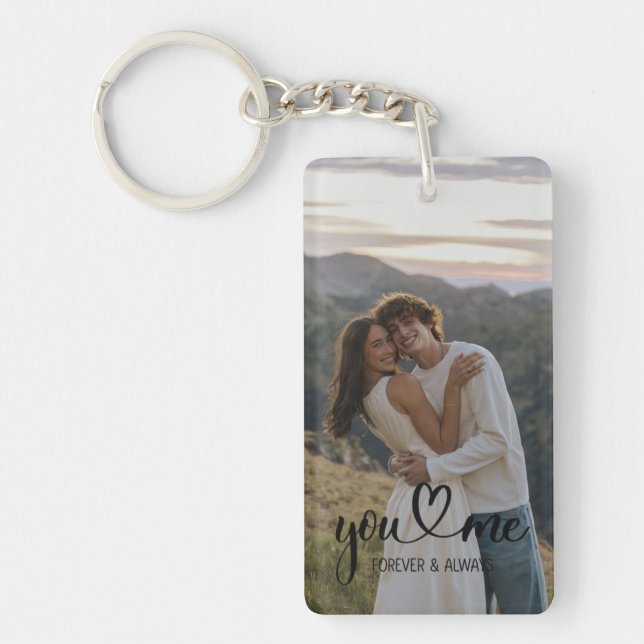 Custom Couple Photo Keychain – Personalized Romant (Framsidan)