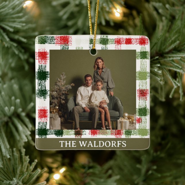 Custom Family Photo Red and Green Plaid Ornament (Träd)