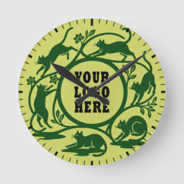 Custom Lime Green Playful Cat Clock Rund Klocka