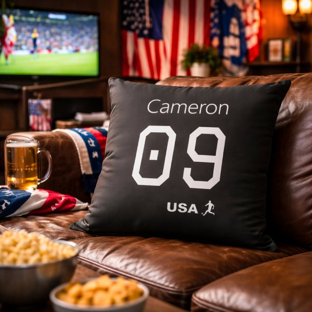 Custom Minimalist American Athlete Monochromatic  Kudde (Skapare uppladdad)