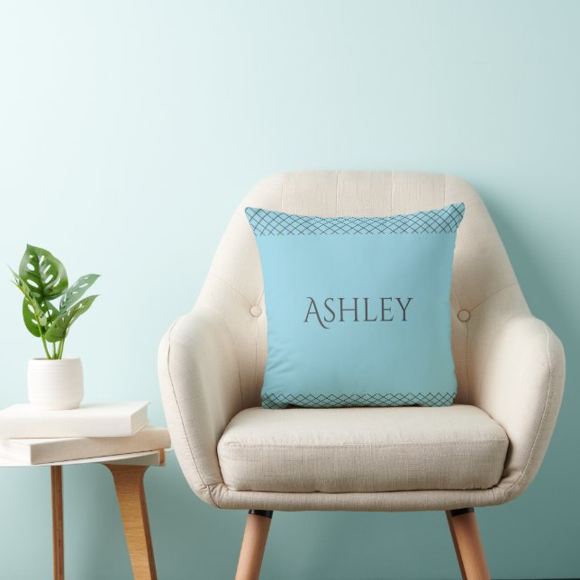 Custom Pastel Blue Throw Pillow | Name & Initials Kudde (Stol)