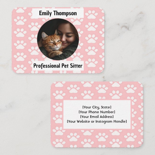 Custom Pet Sitter Business Card – Pink Paw Print  Visitkort (Fram/baksida)