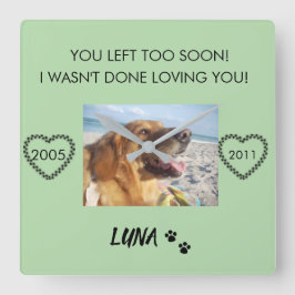 Custom Pet Tribute with Dates and Paw Prints Fyrkantig Klocka