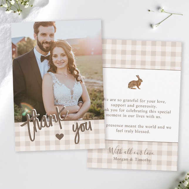 Custom Photo Rustic Beige Gingham And Hare Wedding Tack Kort (Skapare uppladdad)