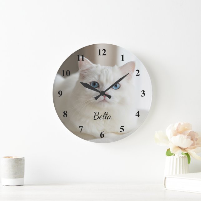 Custom photo wall clock with beautiful white cat stor klocka (Hem)