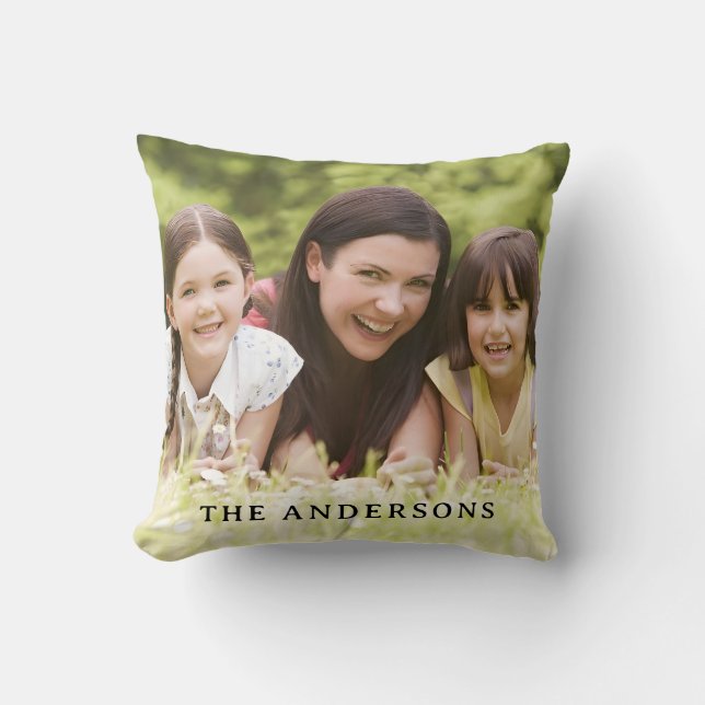 Custom Photo with Family Name Throw Pillow Kudde (Framsida)