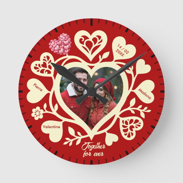 Custom Red Cream Photo Heart Clock Rund Klocka (Framsida)
