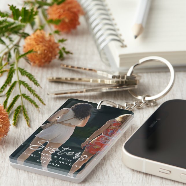 Custom Sisters Photo Keychain – Gift for Her (Högra Framsidan)