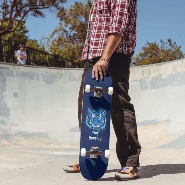 Custom  Skateboard with Blue Tiger Graphic (Utomhus 2)