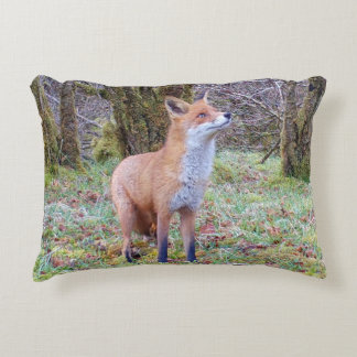 Customisable Red Fox Looking Up Cushion Prydnadskudde