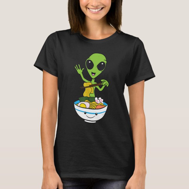 Cute Alien Eating Ramen Noodles Ufo Alien T Shirt (Framsida)