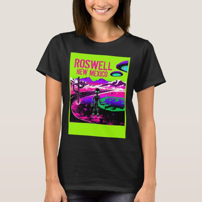 Cute Alien in Area 51 UFOs T Shirt (Framsida)