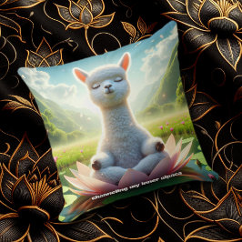 Cute Alpaca Mediton på Lotus Pad i Sjö Kudde