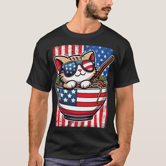 Cute America Cat Eating Ramen T Shirt (Framsida)