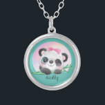 Cute Animal Friendly Panda Bamboo         Silverpläterat Halsband<br><div class="desc">Toppen Cute Animal Friendly Panda med bambu-anläggning. Underbar gåva till panda fläkt, panda älskare eller någon som är galen i pandor! En rolig och söt pandaplapp för varje tillfälle. Enkel anpassning av prinsessan namn och typsnitt med hjälp av "Anpassningsknappen". Du kan också "Överför design till en produkt" på andra Zazzle-produkter...</div>
