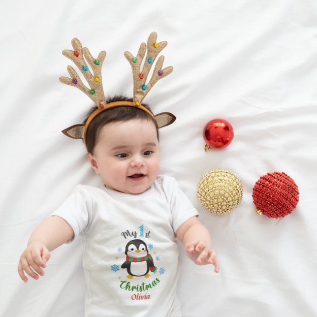 Cute Anpassningsbar Baby: Första julen Baby Pengui T Shirt (Skapare uppladdad)