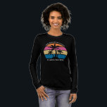 Cute Anpassningsbar Beach Resa Kvinnors Långärmad T Shirt<br><div class="desc">Den här söta tropiska handflatan träd-solnedgången för kvinnor som har slitits till t-shirt är perfekt för en sommarstrand resa med dina kollegievänner eller en roligt marschresa frakt med familjen. Anpassa en uppsättning anpassade t-shirts med långärmad för att skicka till kusten eller en familjeåterförening för öar i Florida eller Hawaii.</div>