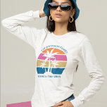 Cute Anpassningsbar Beach Resa Långärmad Kvinnor i T Shirt<br><div class="desc">Den här söta tropiska solnedgången i handflatan träd är en perfekt för en sommarstrand i resa med dina kollegievänner eller en frakt för marschresor i roligt med familjen. Anpassa en uppsättning anpassade garantier för att din grupp ska vända sig till kusten eller en familjeåterförening för öar i Florida eller Hawaii....</div>