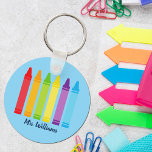 Cute Anpassningsbar Teacher Crayon Back to school  Nyckelring<br><div class="desc">En vacker lärarvecka eller en julklapp till ge för en förskola till grundskoleläraren. Anpassningsbar gjord med namn under kritor söta regnbåge. En bra nyckelkedja för en förskolelärare.</div>