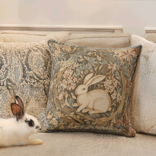 Cute Antique-kanin i Medieval Tapestry Garden Kudde