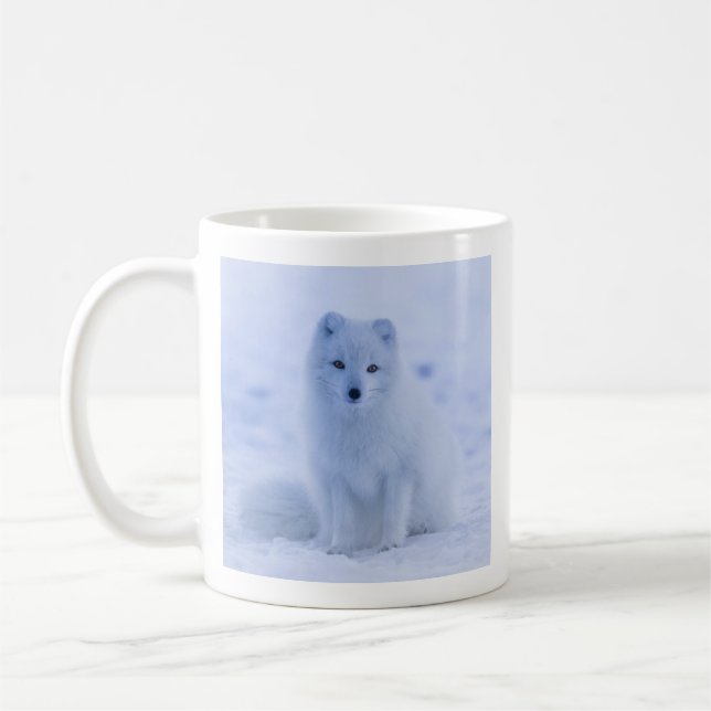 Cute Arctic Fox on Snowy Winter Background Kaffemugg (Vänster)