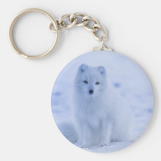 Cute Arctic Fox on Snowy Winter Background Nyckelring (Framsidan)