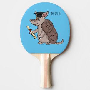 Cute armadillo med studentmössa tecknad pingisracket