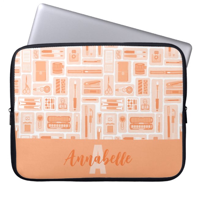 Cute Art Supplies Peach Orange Mönster Monogram Laptop Fodral (Framsidan)