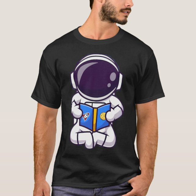 Cute Astronaut Sitta och läsa Bok. T Shirt (Framsida)