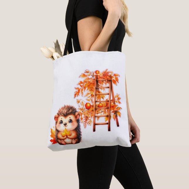 Cute Autumn Hedgehog with Harvest Ladder Illustrat Tygkasse (Närbild)