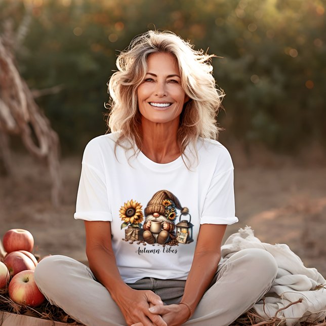 Cute Autumn Vibes Watercolor Gnome T Shirt (Skapare uppladdad)